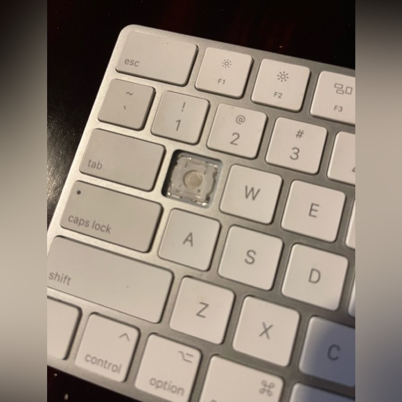 Apple Slim White Key Board FOR PARTS ONLY - Picture 3 of 4